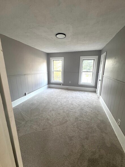 Building Photo - 57 Meadow St