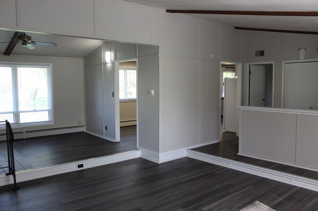 Building Photo - 3-4 Bedroom Cloverdale Home in a Quiet Cou...