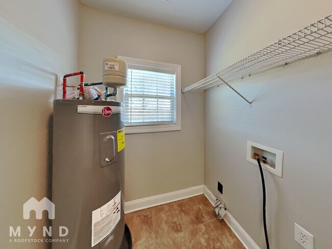 Building Photo - 15936 Landview Ln
