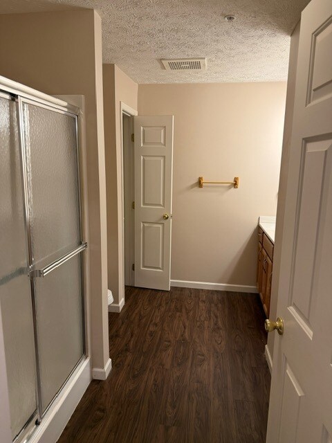 Building Photo - 14829 Lenox Dr