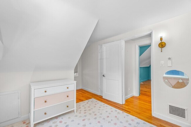 Building Photo - 567 Poplar St