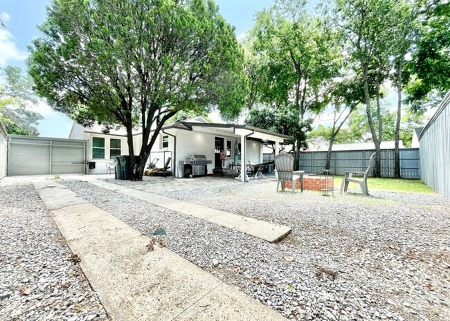 Building Photo - 6623 Kenwell St