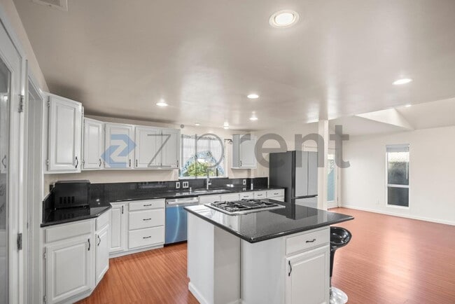 Building Photo - 41861 Maywood St