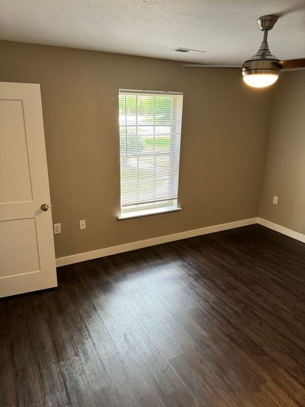 Building Photo - 2121 Southfork Dr