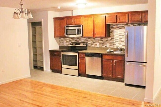 Primary Photo - 160 Chatterton Ave