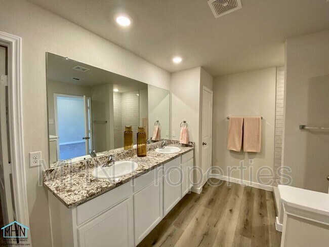 Building Photo - 7913 Cactus Plum Dr