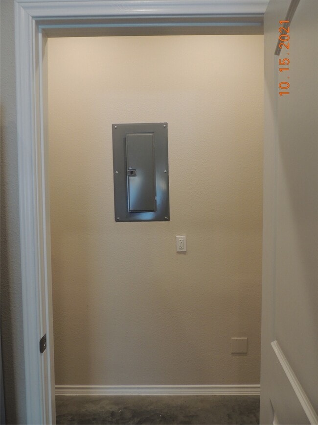 Building Photo - 615 Hayman St