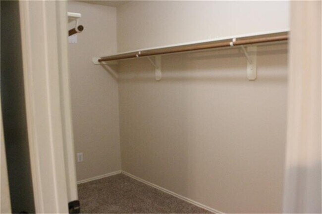 Building Photo - 24202 Kingbriar Dr