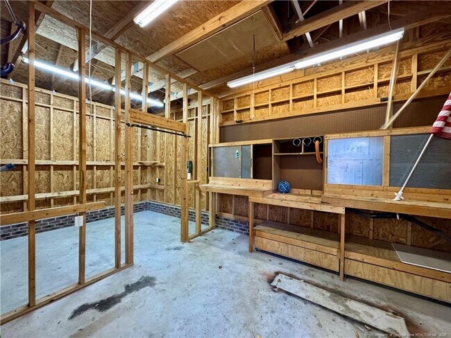 Building Photo - 2723 Huntington Rd