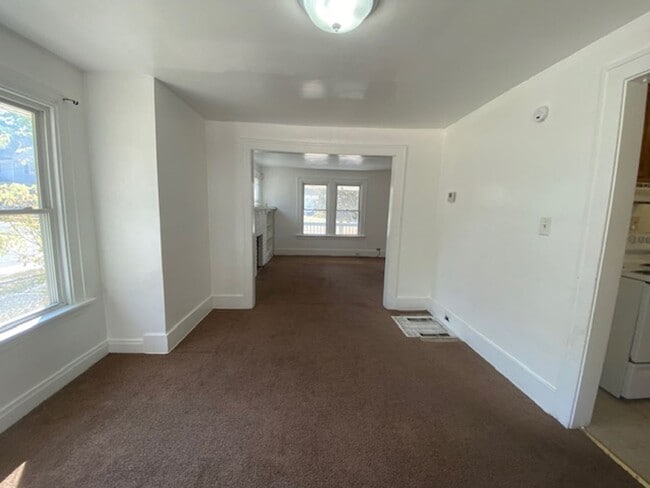 Building Photo - Welcoming 5BR/3BA with Dining Room & Laundry—Minutes to UA and Downtown