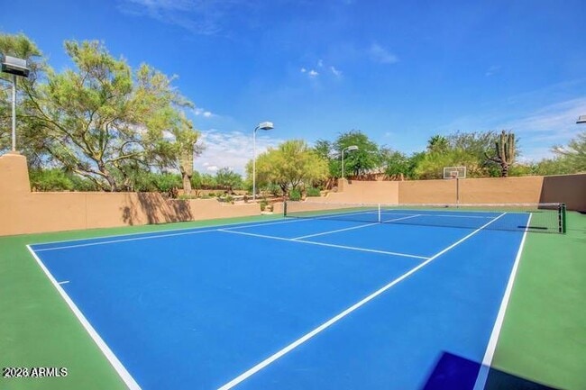 Building Photo - 8280 E Tailfeather Dr