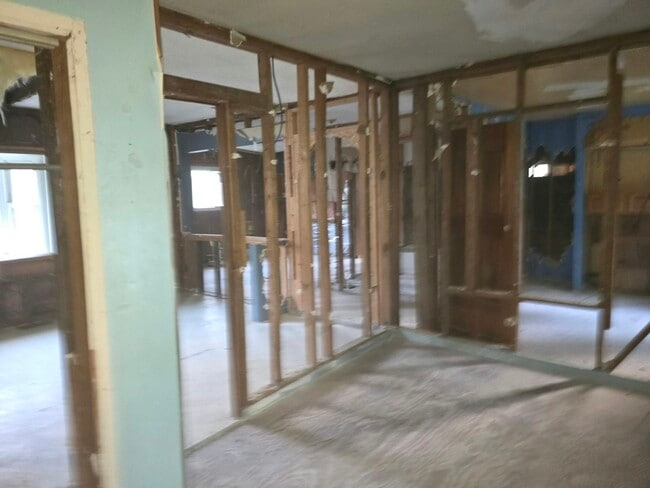 Building Photo - 728 Schirmeyer St