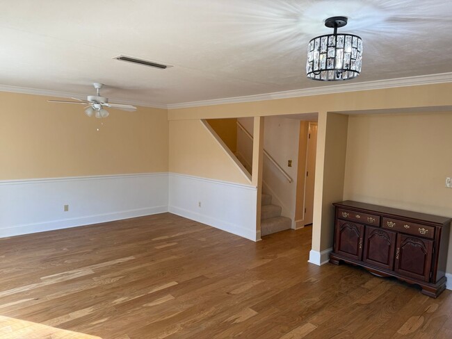 Building Photo - Townhome Off The Parkway With 2 Car Garage