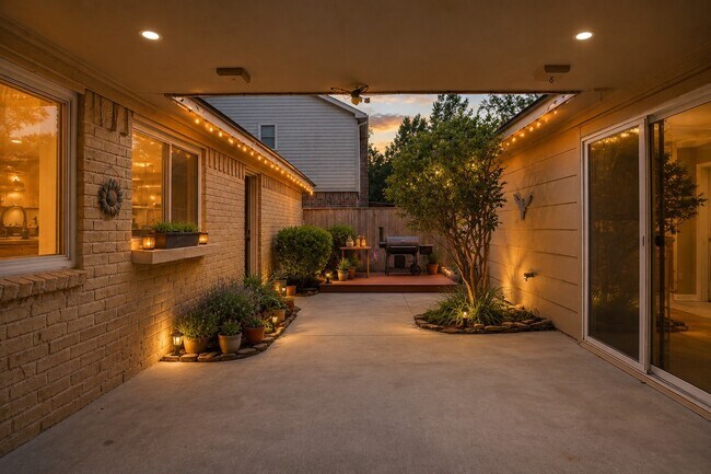Building Photo - 17119 Mellow Ridge Dr