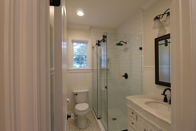 Building Photo - 3 Bedroom 3 Bath House in Beautiful, Quiet Setting