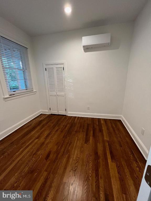 Building Photo - 537 S Walnut St