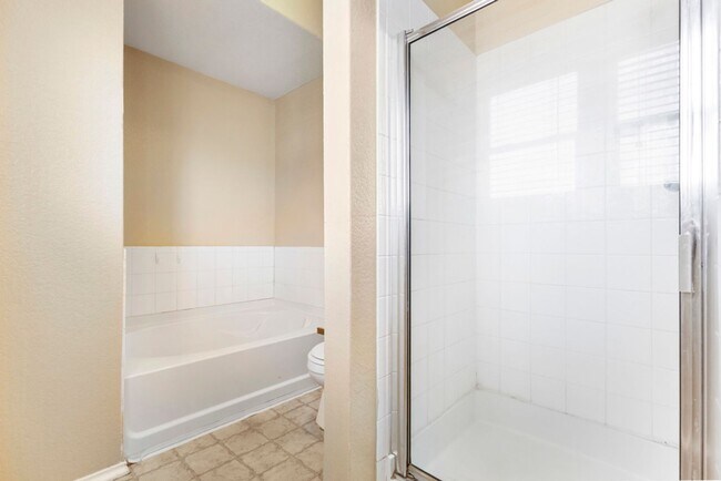 Building Photo - Stylish & Spacious 4-Bedroom Home