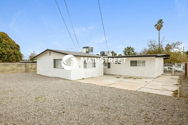 Building Photo - 4334 Cloverdale Ave