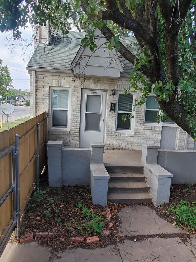 Building Photo - 320 S Hydraulic Ave