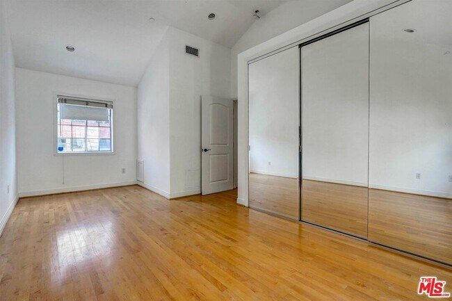 Building Photo - 456 Smithwood Dr