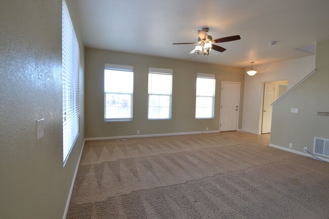 Building Photo - 3 Bed 2.5 Bath in Woodmen Hills w/AC