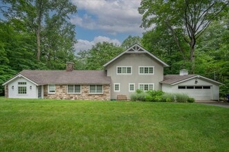 Building Photo - 7 Westview Ln