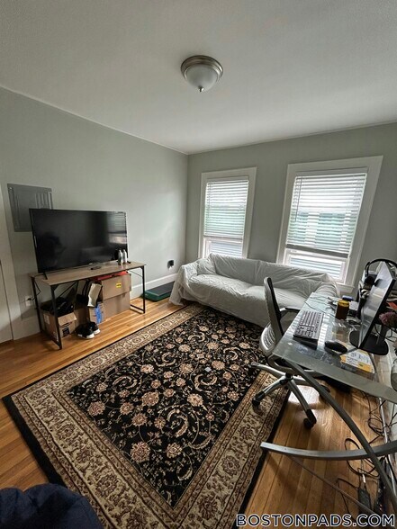 Building Photo - 55 Estes St