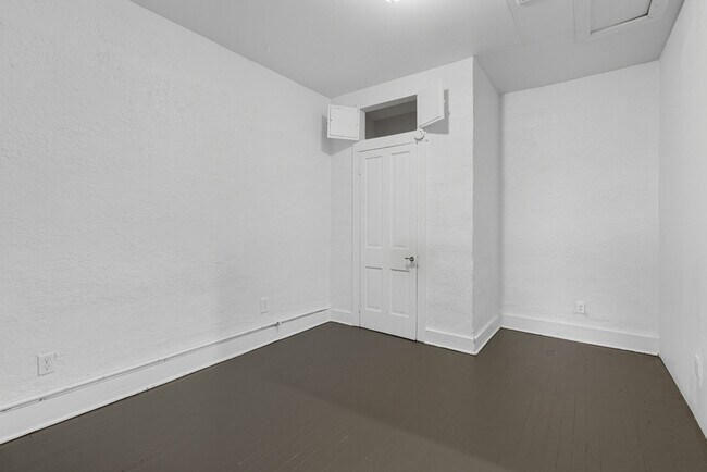 Building Photo - 839 S 8th Ave