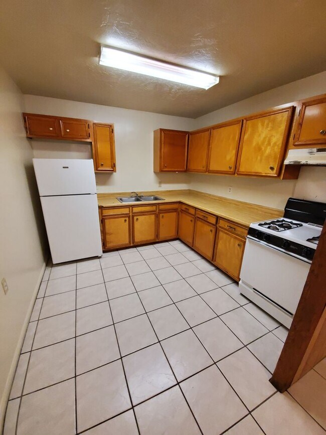 Building Photo - 2 bedroom /1 bath Fourplex in North Bryan! Available Now!