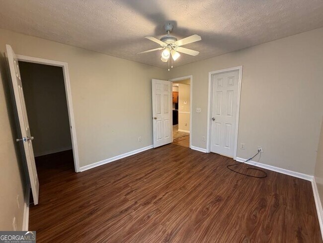 Building Photo - 5196 Tew Ln SW