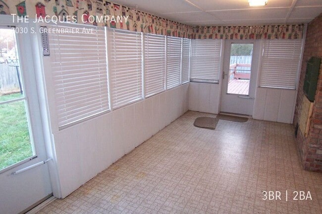 Building Photo - 3030 S Greenbrier Ave