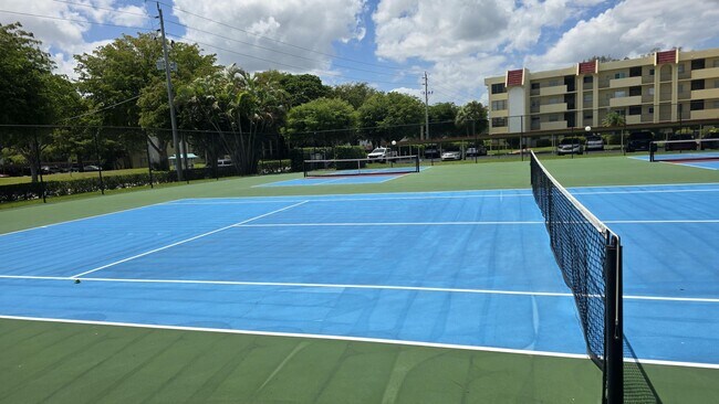 Building Photo - 23305 Barwood Ln N