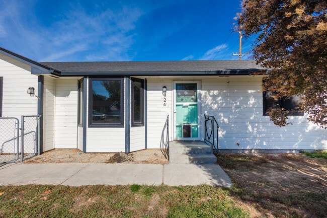 Building Photo - 924 E Georgia Ave