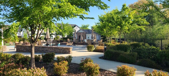 Building Photo - Beautifull Single Family Home in Folsom w/ Solar, Tankless Water Heater, Pool Access, Bonus Room ...