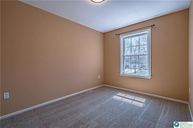 Building Photo - 1753 Pinewind Dr