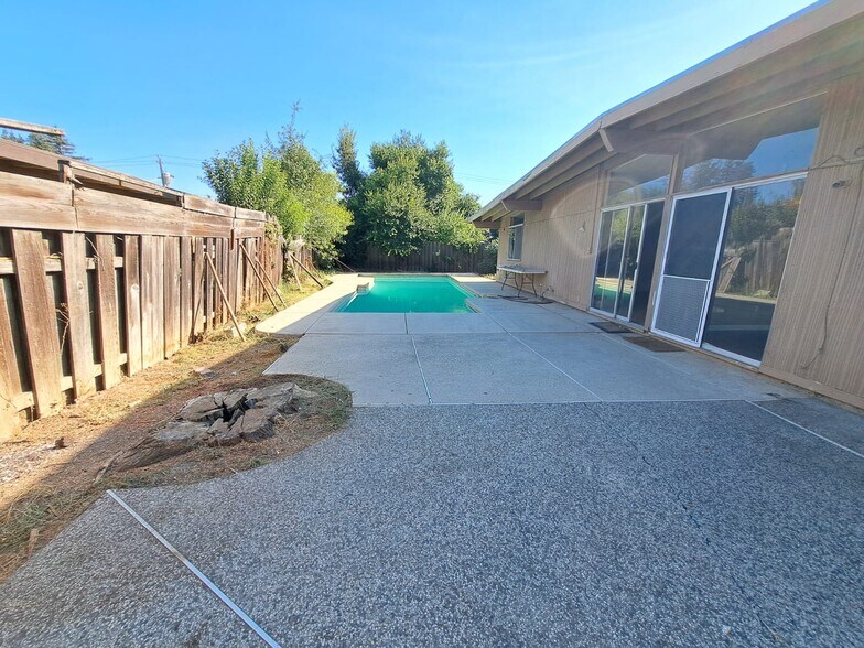 Building Photo - 1312 Toyon Plz