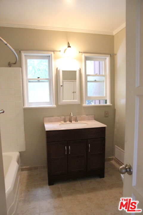 Building Photo - 15151 Encanto Dr