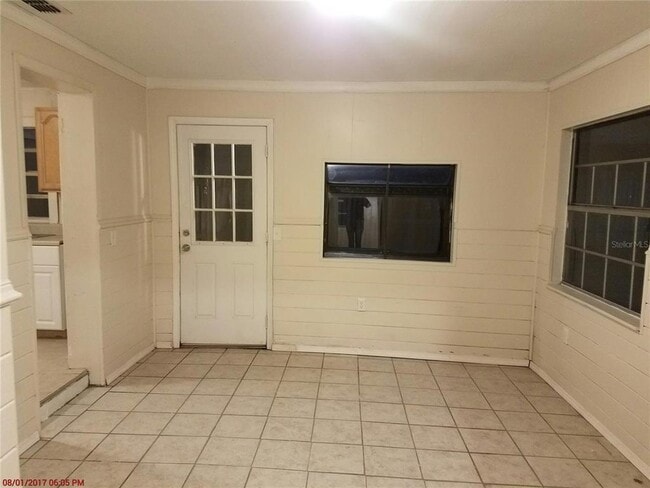 Building Photo - 611 N Lakewood Ave