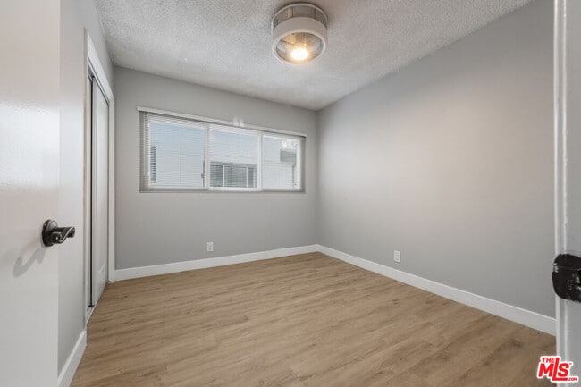 Building Photo - 3212 W 84th Pl