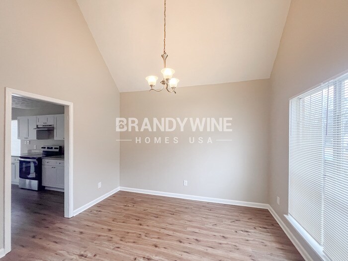 Building Photo - 305 Shadetree Ln