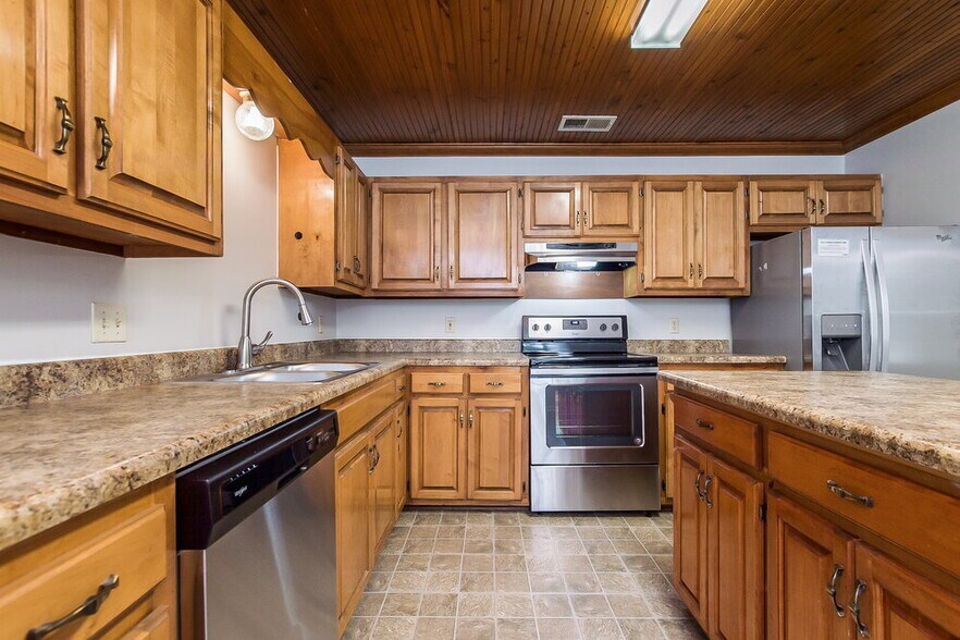Building Photo - 10149 Phillips Dr