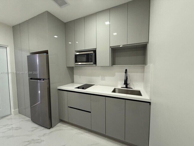 Building Photo - 15711 SW 106th Ave