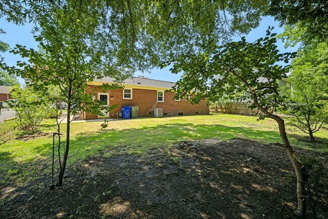 Building Photo - Recently Remodeled, Beautiful 3 Bedroom Home in Norfolk