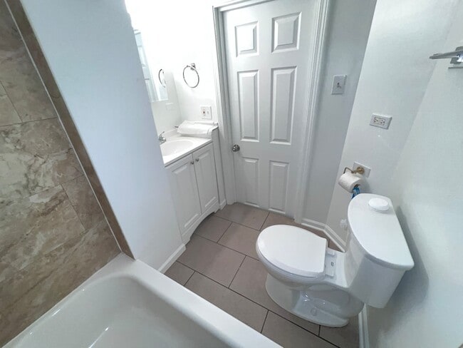 Building Photo - 8919 S Muskegon Ave