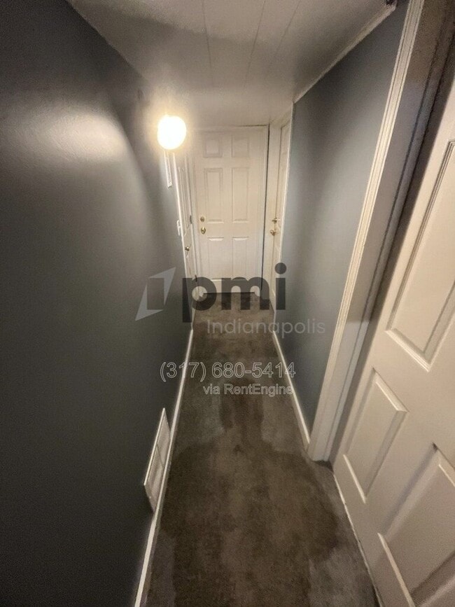 Building Photo - 1425 W Washington St