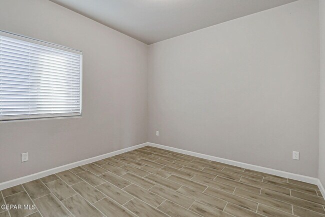 Building Photo - 6061 Cinnamon Pk St