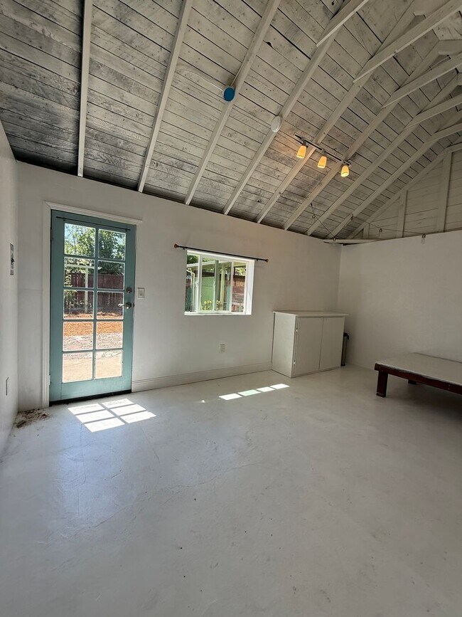 Building Photo - *Charming 2 Bedroom Home in Roseville’s Historic District with Bonus Detached Space*
