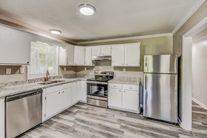 Building Photo - 632 83rd Pl S