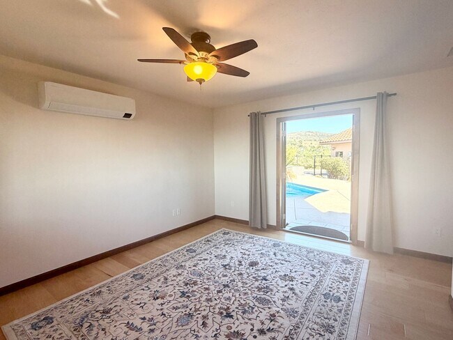 Building Photo - Resort Style Living on Warmlands Avenue