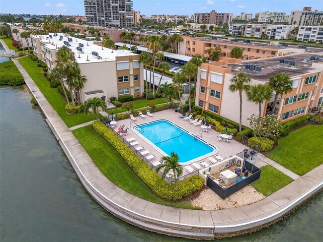 Building Photo - 7540 Bay Island Dr S